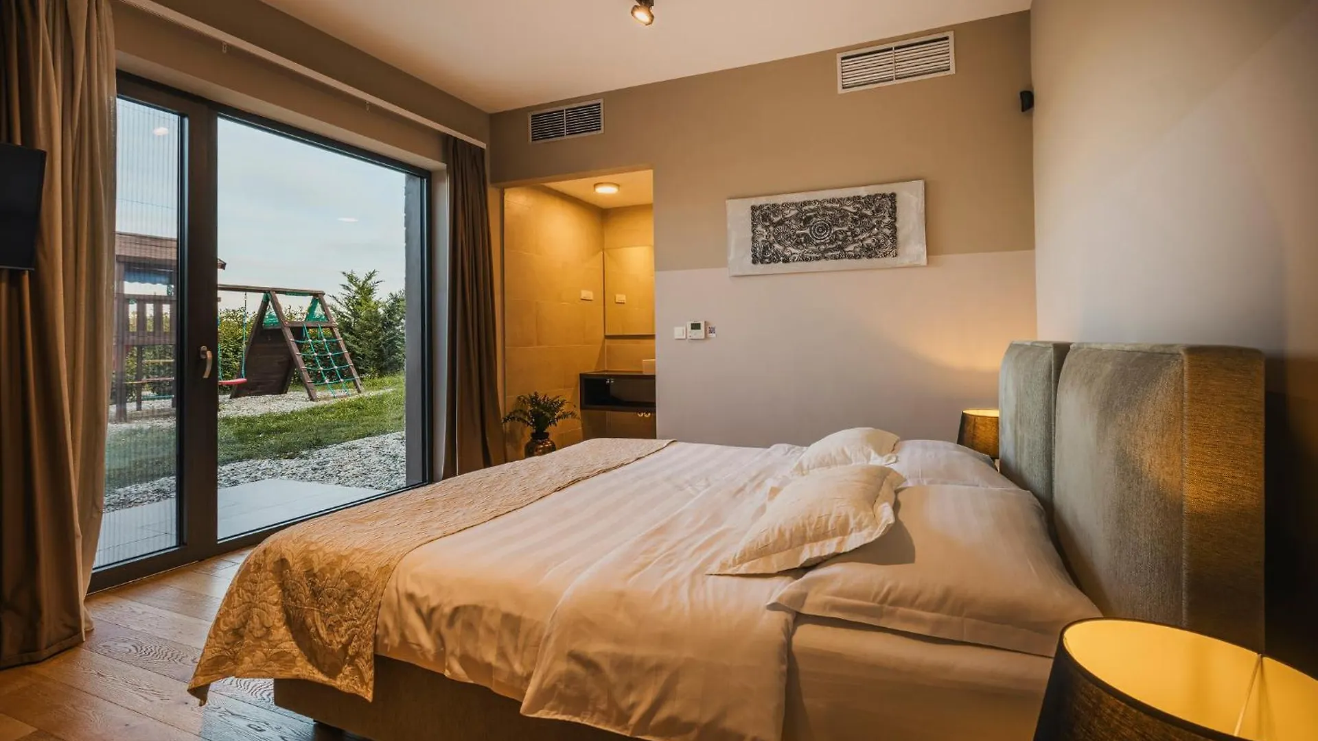 Villa Vigneto Near Novigrad For 15 Persons With Sea View And Whirlpool Brtonigla