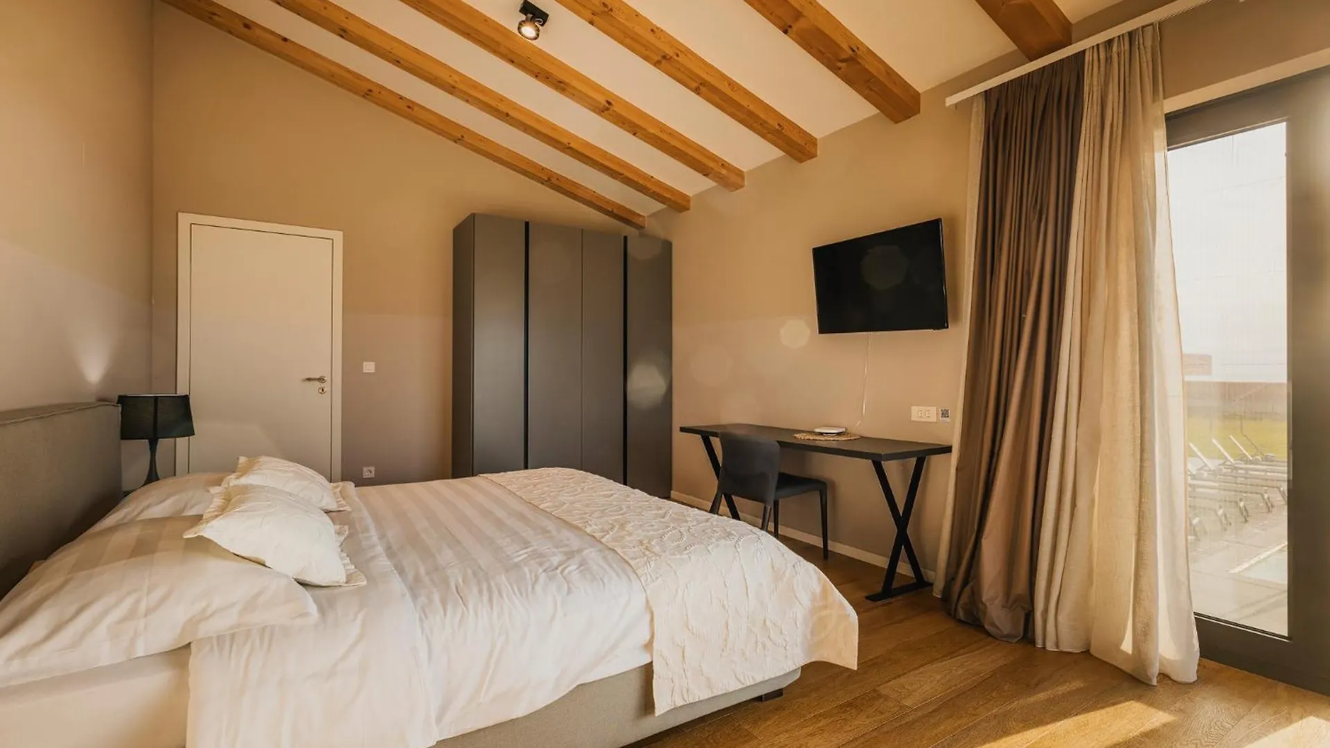 Villa Vigneto Near Novigrad For 15 Persons With Sea View And Whirlpool Brtonigla