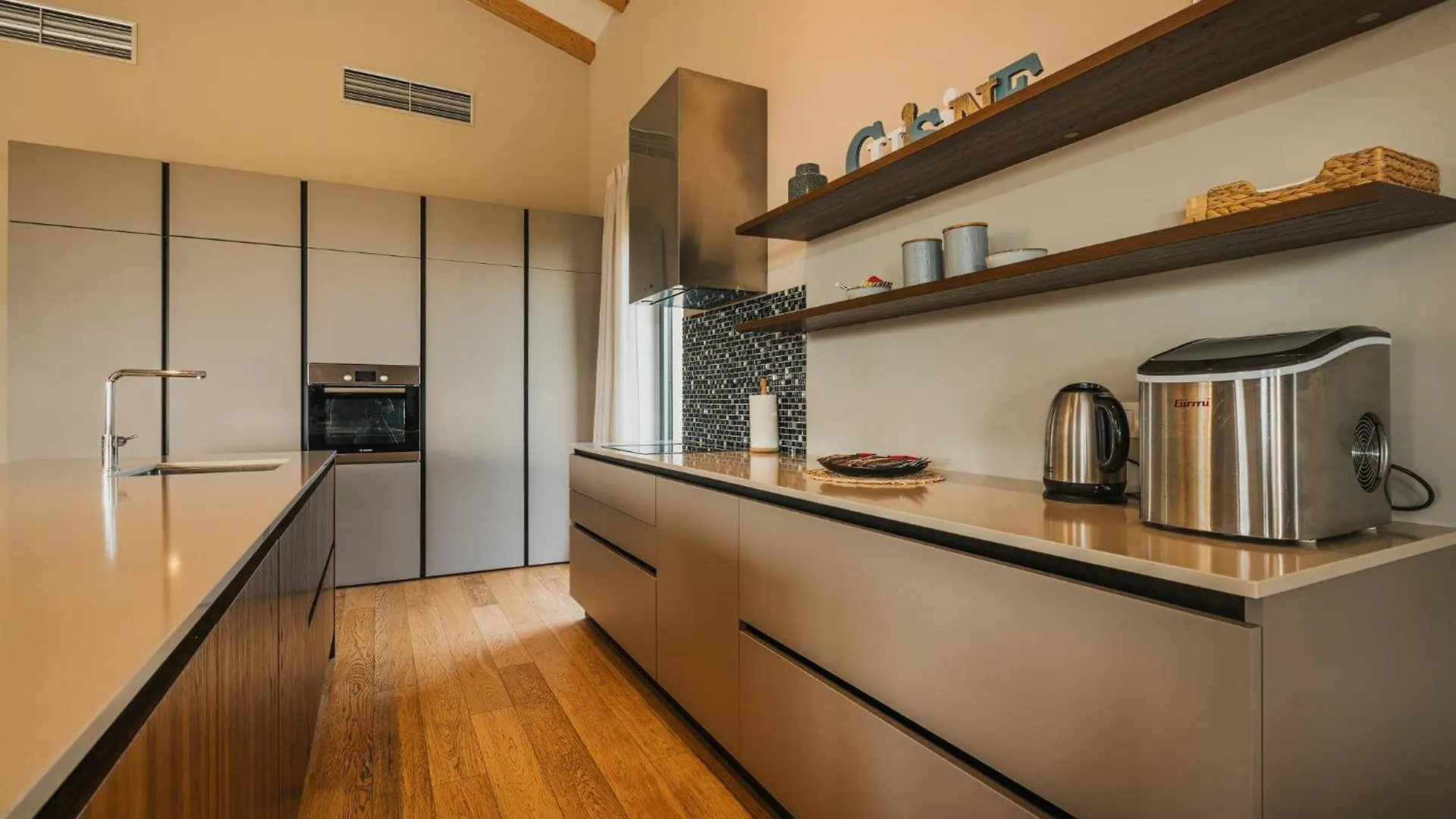 Villa Vigneto Near Novigrad For 15 Persons With Sea View And Whirlpool Brtonigla