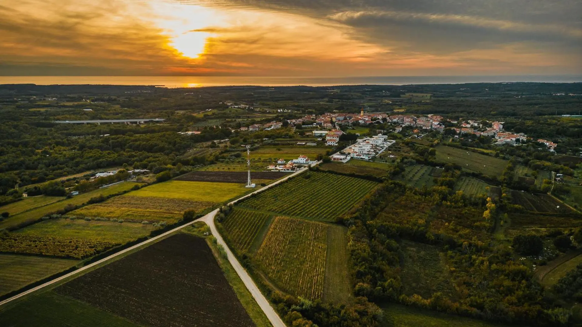 Villa Vigneto Near Novigrad For 15 Persons With Sea View And Whirlpool Brtonigla