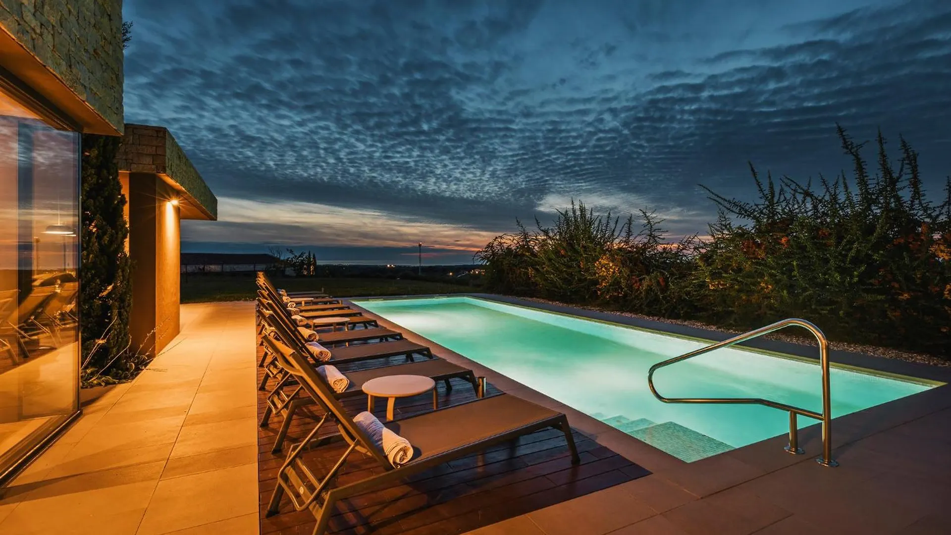 Villa Vigneto Near Novigrad For 15 Persons With Sea View And Whirlpool Brtonigla Hırvatistan