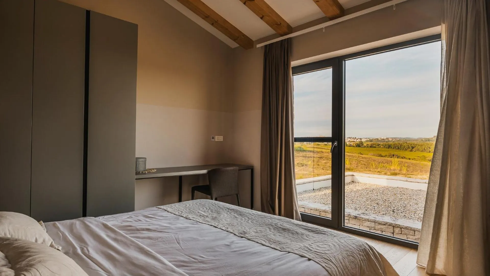 Villa Vigneto Near Novigrad For 15 Persons With Sea View And Whirlpool Brtonigla